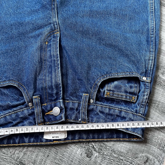 True high-rise jeans. Classic blue. A few times worn. - Picture 4 of 7